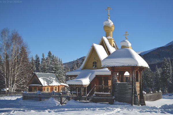 Храм среди заснеженной тайги
