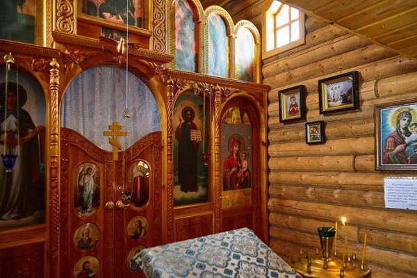Иконостас храма